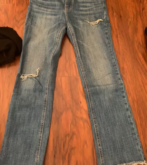 九分破洞牛仔裤。 感兴趣的话点“我想要”和...