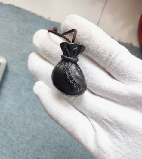 木雕钱袋乌木雕钱袋 老乌木雕钱袋，手工雕刻...