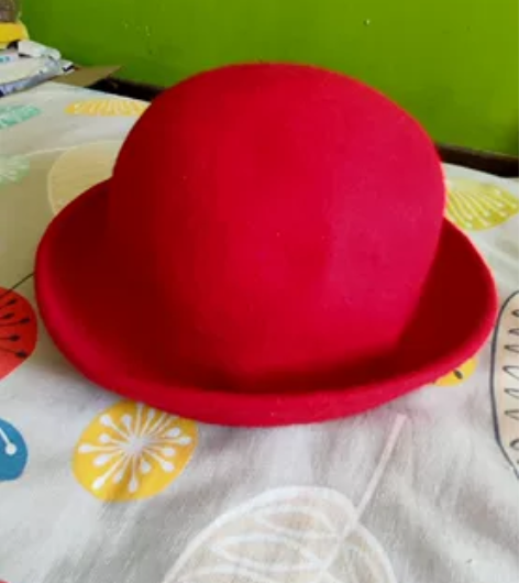 颜色特别正的羊毛礼帽，适合冬天戴，给寂静的...