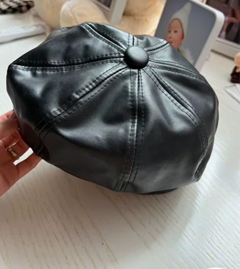 皮贝雷帽，逛街几十块钱买的，就买当时戴一次...