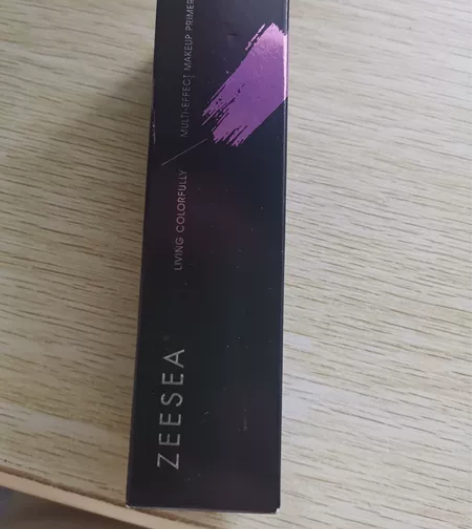 滋色旧版紫色隔离，仅试用，朋友送的。日期到...