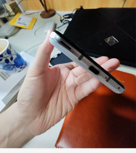 夏普R5G 12+256送充电宝 已上安卓...