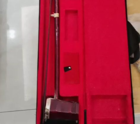 本人有一个二胡，10年前买的200元，现在...
