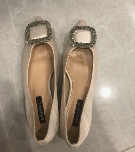 低跟单鞋 搭配裙子绝佳    实体店289...