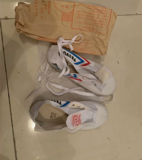 广宗飞跃！库存！除了鞋底硬了一点！其他没有...
