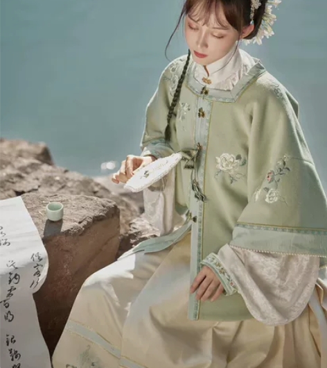 七月夕 丹蛾 国风大典走秀款绣花方领半臂仿...
