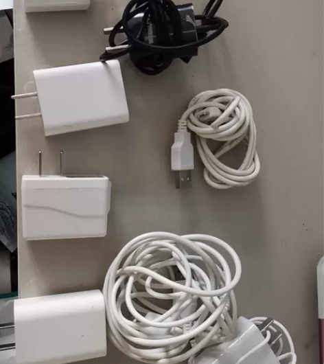 充电头，充电线需要的带走吧！5元一个 感兴...