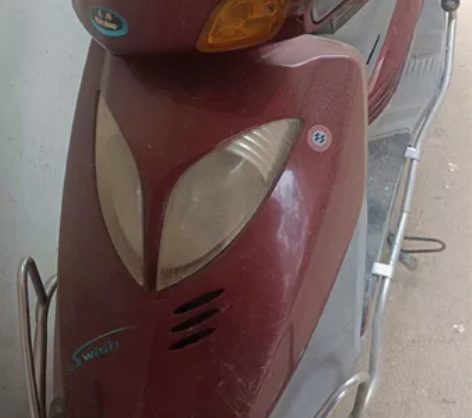 豪爵悦星铃木踏板摩托车，买来很少骑，放家里...