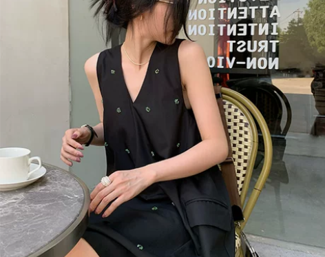 【狂欢价】轻奢小黑裙流行赫本轻熟御姐风西装...