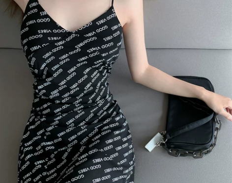 法式小众字母印花吊带连衣裙女2022新款设...