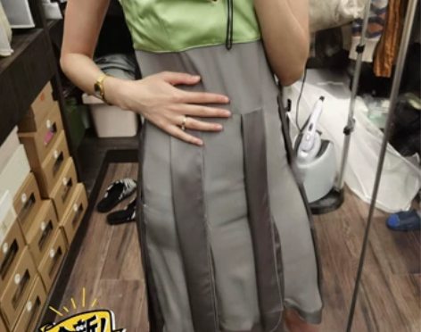 PRADA 普拉达荷叶裙 撞色复古又不失优...