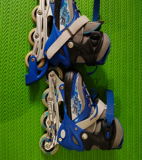 轮滑鞋35－37码 自提不邮寄 售出不退换...