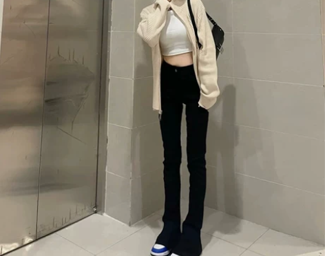 【年货价】微喇叭牛仔裤女秋冬复古休闲高腰黑...