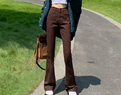 高腰牛仔裤女夏季显瘦咖色微喇叭裤设计感20...