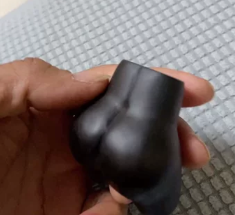 红酸枝木雕大屁股手把件（沉水老料）秘有细节...