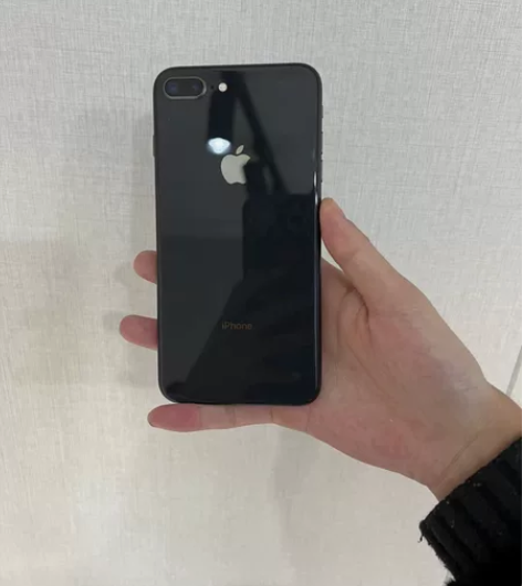 苹果8p 64g功能全部正常 888 不议...