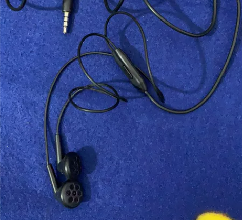 自用黑莓耳机 9新 正品保真 功能正常 音...