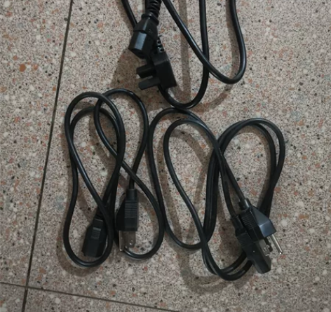 电源线，共三根，圆头一根长度1米，三角头二...