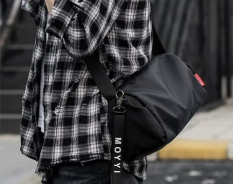 旅行潮流休闲单肩斜挎包男韩版邮差小包嘻哈简...