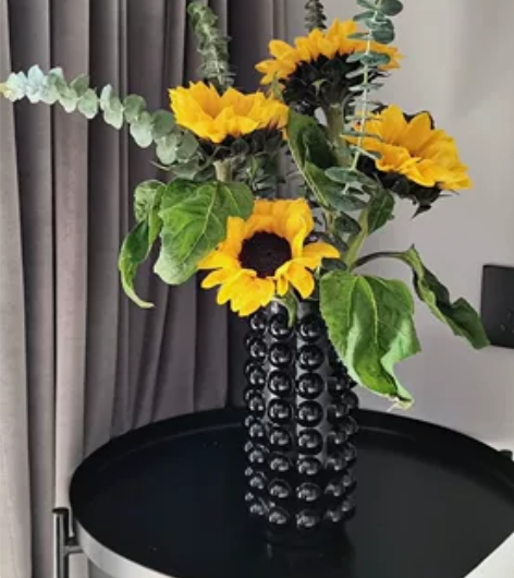 花瓶买了两个一模一样，占地方，出售一个。偶...