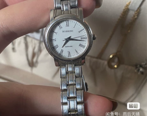 朋友送的罗西尼女表 换个电池就可以