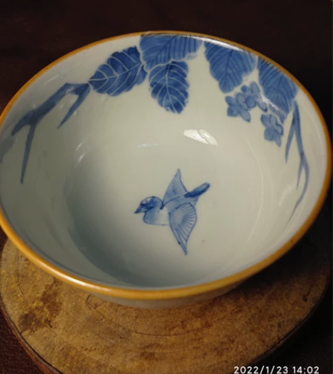 日本昭和时期手描青花老盖碗，酱釉描口，画片...
