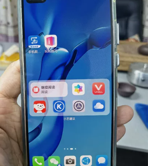 卖的是屏幕总成，那些指望这个价格买整机的不...