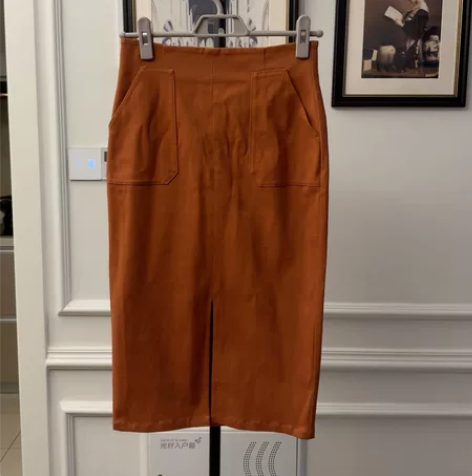 黄棕色中裙,没穿过 感兴趣的话点“我想要”...