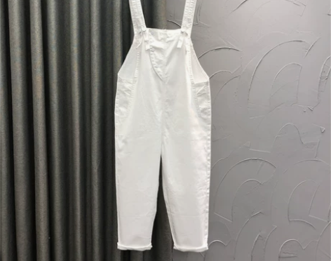 背带牛仔裤，可穿到120斤左右。 感兴趣的...