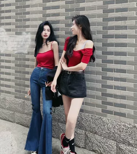 国风大喇叭修身牛仔裤dy购入 感兴趣的话点...