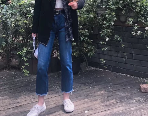 zara七分微喇牛仔裤 之前发穿搭的时候很...