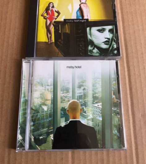 2张Moby 打包出，上面欧版，下面是美版...