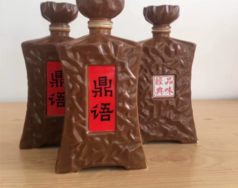 这款瓶子做摆件很好看有三个[火] 上面的字...