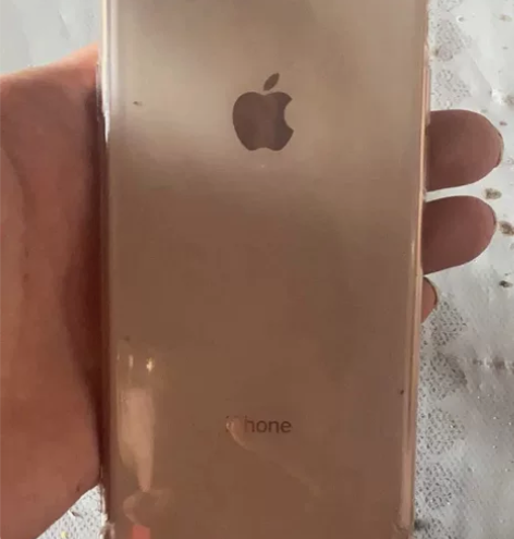 iPhone 苹果8，白色，换过大容量电池...