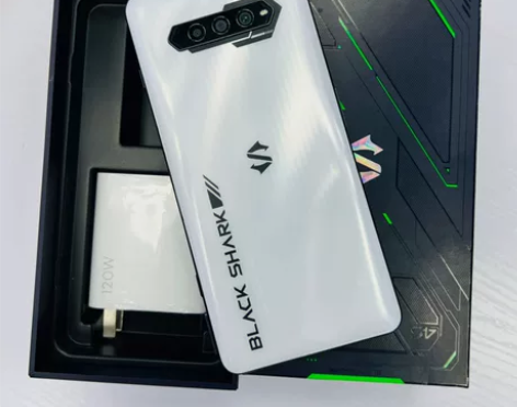 95新 黑鲨 游戏手机 4 Pro (5G...