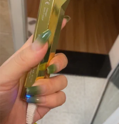 初普金钻美容仪 购入半年 因工作太忙 没时...