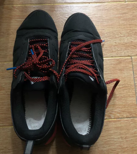 阿迪达斯，正品，男士运动鞋，尺码44，偏瘦...