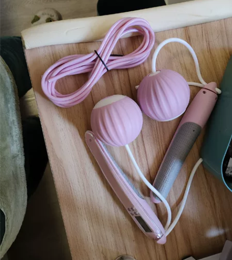 跳绳，买来一次没有用过 感兴趣的话点“我想...