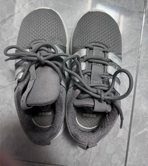 阿迪运动鞋 尺码8k  正品 感兴趣的话点...