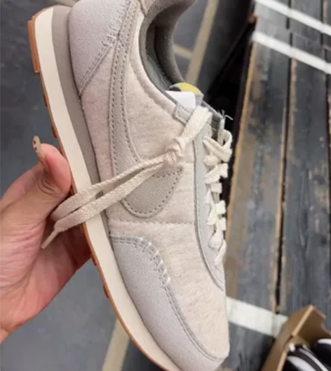 全新耐克正品女款华夫鞋 尺码36奥莱店购入...