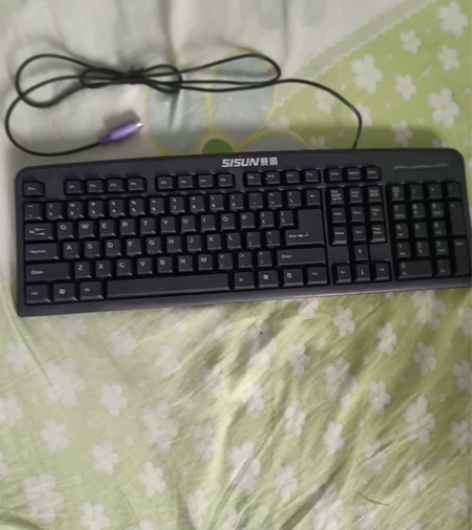 电脑键盘，转给有缘人。 感兴趣的话点“我想...