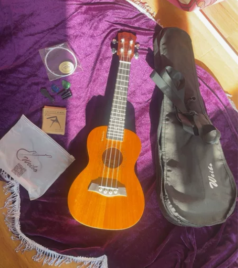 威伯正品尤克里里，带防伪标，可查真伪，几乎...