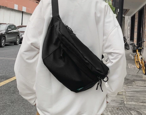 简约斜挎包男士运动款男包大容量胸包休闲日系...