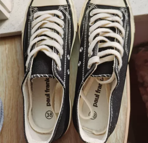 大嘴猴帆布鞋，9.5成新 感兴趣的话点“我...