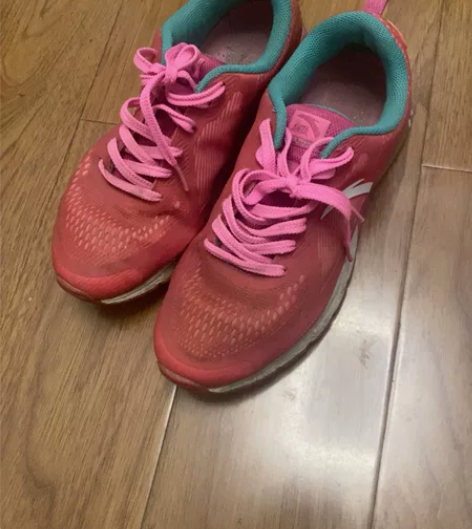 安踏女鞋，实体店购买的，闲置不穿了 感兴趣...