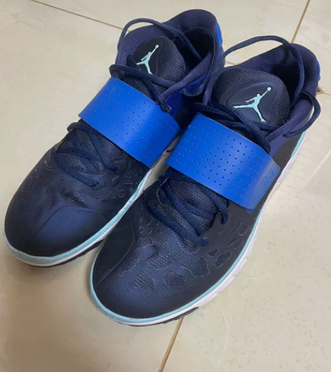 AJ 乔丹休闲运动鞋跑鞋 九成新 转给有缘...
