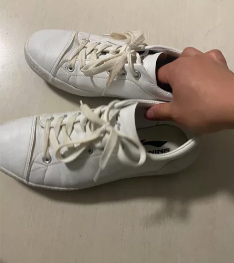 李宁板鞋 41 类似皮面一样 白色,磨损不...