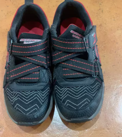 二手闲置，正版斯凯亮灯鞋30码，内长19厘...