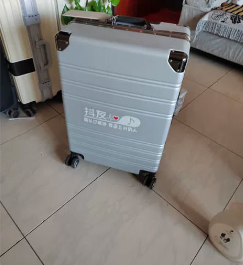 镁铝合金框，海关锁，铝合金拉杆，万向静音轴...