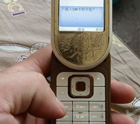 诺基亚7370手机正常开机…值得收藏品相完...